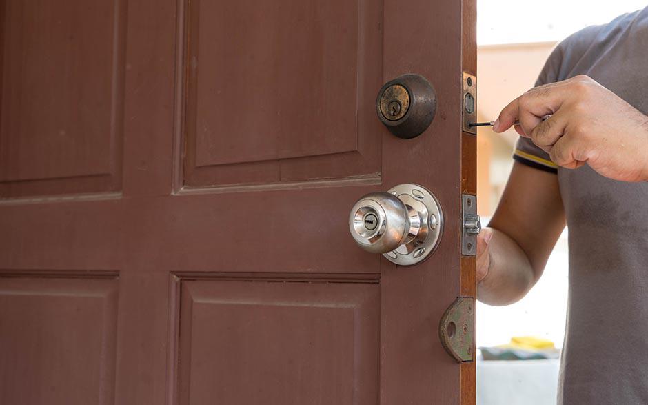 comment forcer une serrure avec une perceuse Puteaux